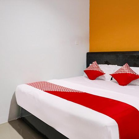 Super Oyo Capital O 93076 Batam Backpacker Guesthouse 2 Pembunuh المظهر الخارجي الصورة