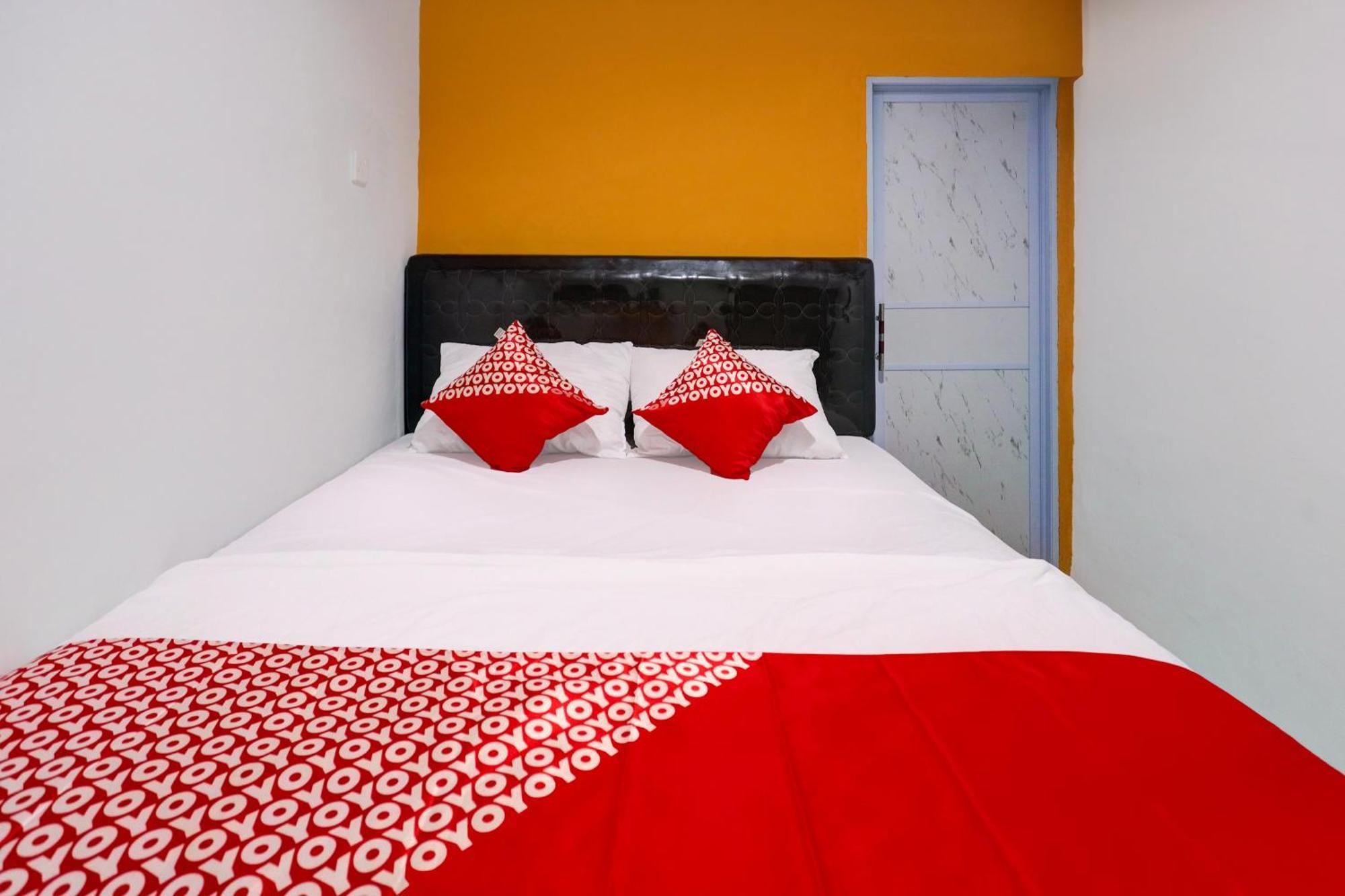 Super Oyo Capital O 93076 Batam Backpacker Guesthouse 2 Pembunuh المظهر الخارجي الصورة